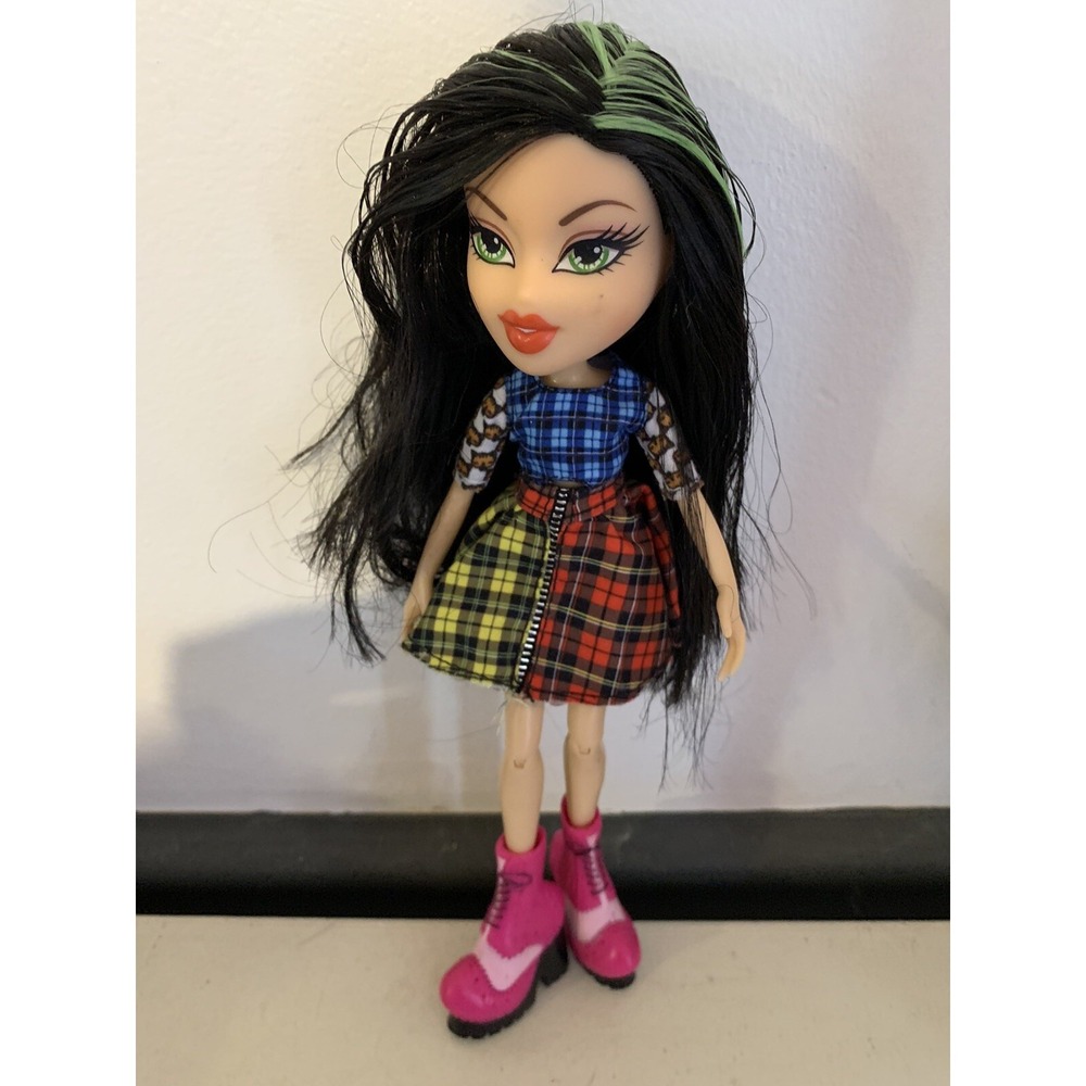 MGA 2015 Bratz Hello My Name is Jade 10" Plaid Meets‎ Punk Doll w/ Clothing